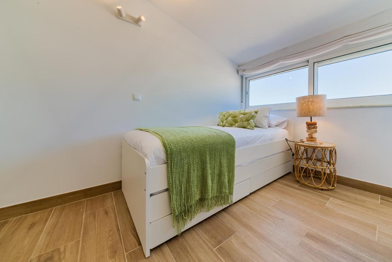 Holidays2Fuengirola Duplex With Stunning Sea View, Terraces,1St Line Beside Port Exterior photo